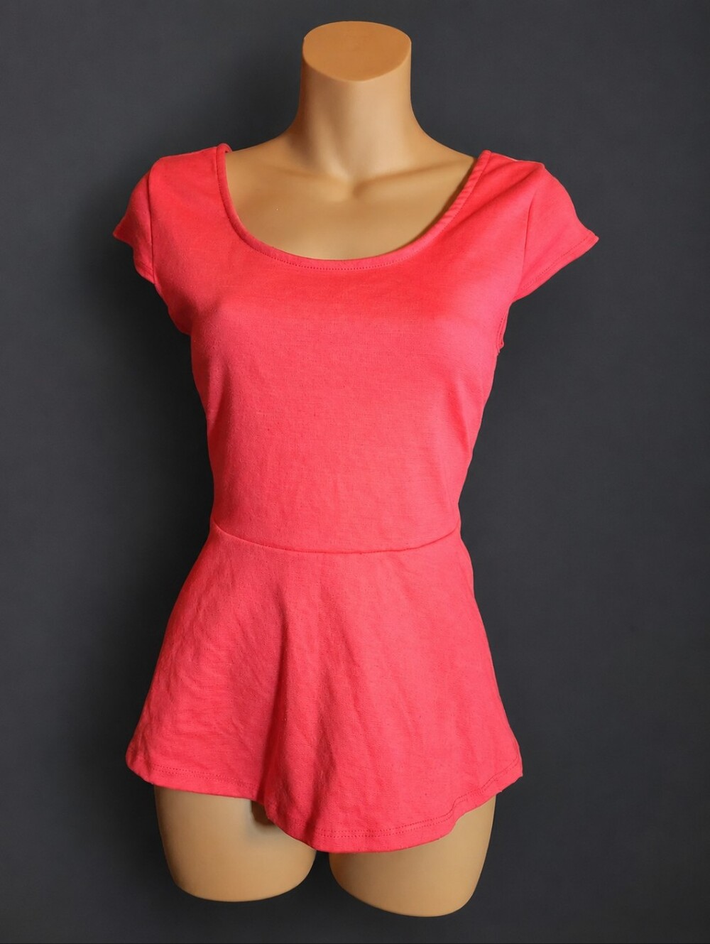 Julie's Closet Coral Open Back Bow Peplum Top Size M Cap Sleeve Stretch Knit